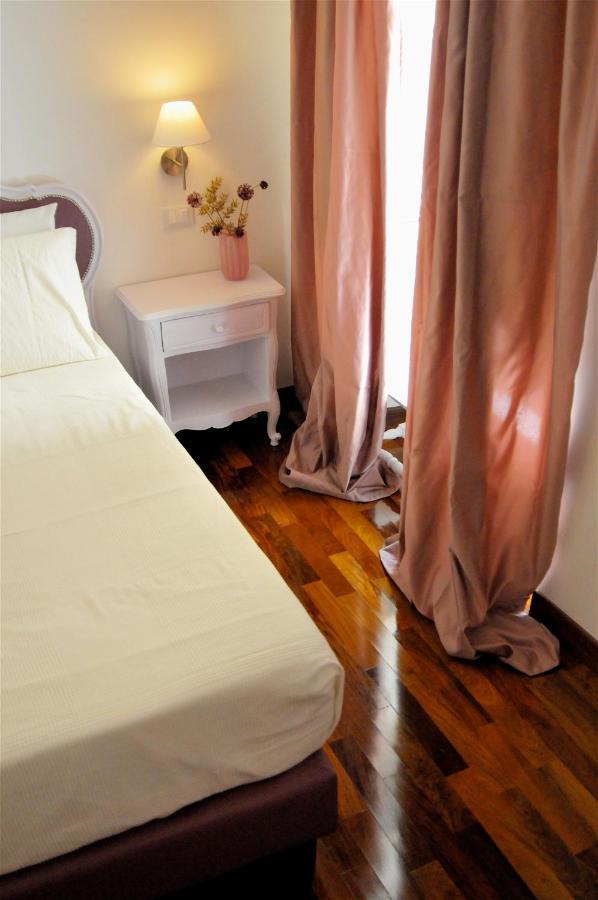 Feliz In Roma B&B Bagian luar foto